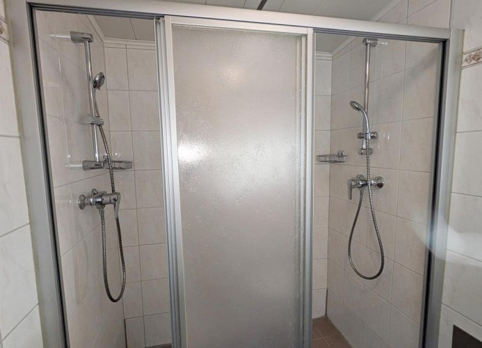 Doppeldusche rechts+WC